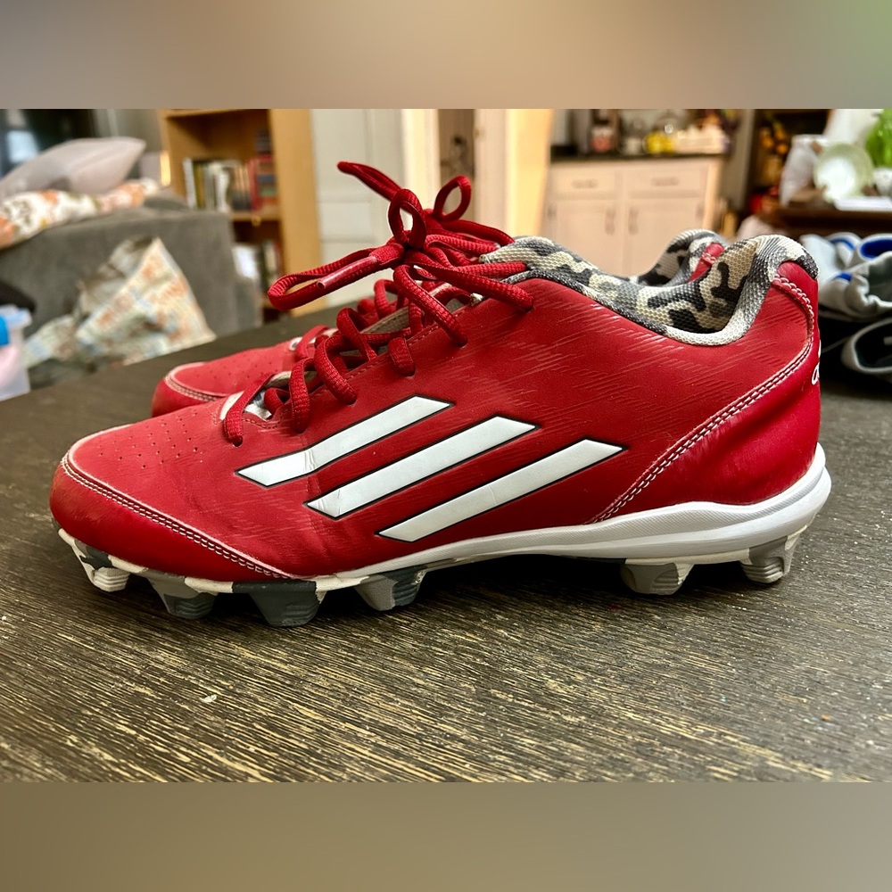 New Men’s Size 9 adidas Red Baseball Cleats with Camo Accents